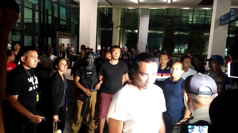 Dikawal Ketat, 5 Penyelundup Sabu 1 Ton Tiba di Cengkareng Dikawal Ketat, 5 Penyelundup Sabu 1 Ton Tiba di Cengkareng