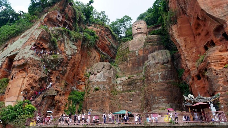 Inilah Patung Buddha Terbesar Sedunia dari China