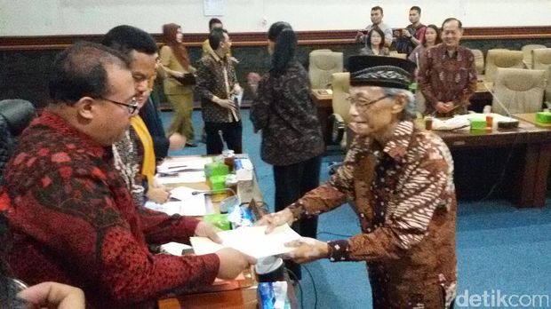 Keraton Serahkan Berkas Pencalonan Sultan HB X sebagai Gubernur DIY