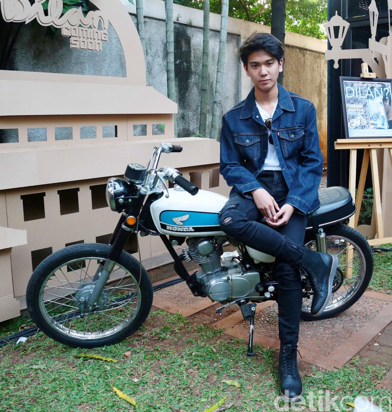 Iqbaal Suka Dengan Vespa Klasik Iqbaal Suka Dengan Vespa Klasik