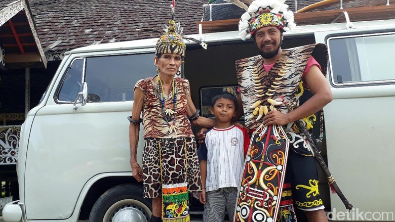 Wayan Ajak Anak-Istri Keliling Indonesia Pakai VW Kombi Wayan Ajak Anak-Istri Keliling Indonesia Pakai VW Kombi