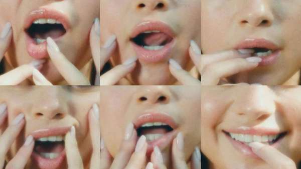 Ini Riasan yang Buat Bibir Selena Gomez Tampak Menggoda di Video Fetish Ini Riasan yang Buat Bibir Selena Gomez Tampak Menggoda di Video Fetish