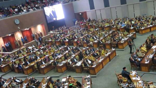 Dampingi Novanto di Paripurna, Fahri Jelaskan Alasan Tak Walk Out Dampingi Novanto di Paripurna, Fahri Jelaskan Alasan Tak Walk Out