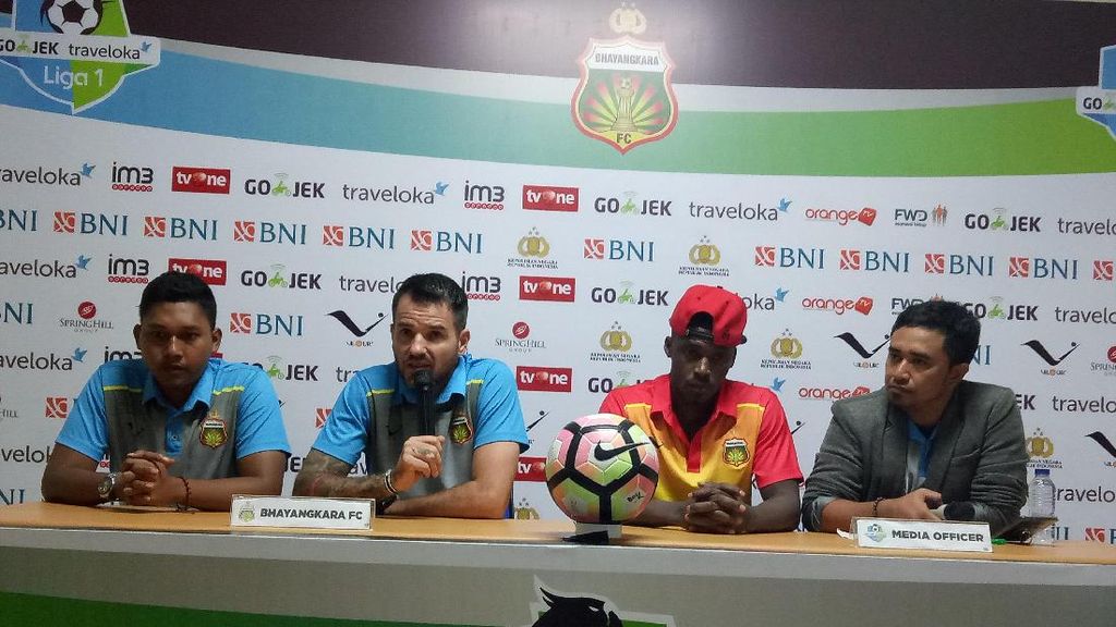 Simon McMenemy Puas Tuntaskan Dendam ke Mitra Kukar Simon McMenemy Puas Tuntaskan Dendam ke Mitra Kukar