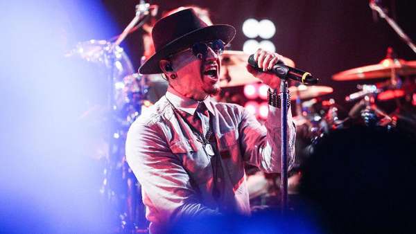 Duka Musisi Dunia Atas Kematian Chester Bennington Duka Musisi Dunia Atas Kematian Chester Bennington