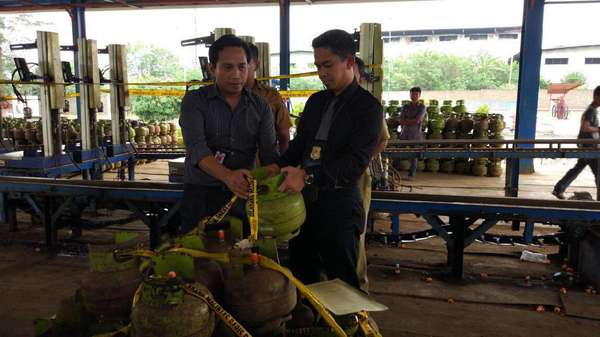 Diduga Kurangi Takaran Gas 3 Kg, SPBE di Lampung Digerebek Polisi Diduga Kurangi Takaran Gas 3 Kg, SPBE di Lampung Digerebek Polisi