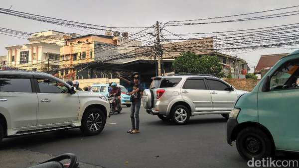 Polisi Akan Rekrut Pak Ogah, Pengamat: Asal Warga Tidak Bayar Polisi Akan Rekrut Pak Ogah, Pengamat: Asal Warga Tidak Bayar