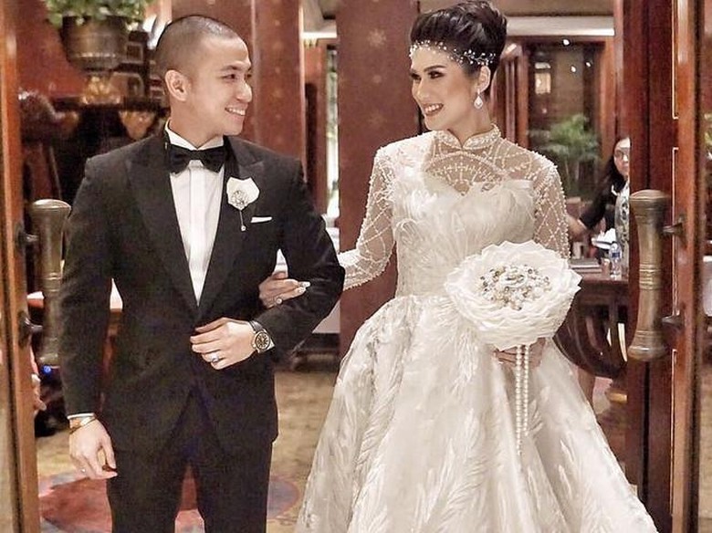 Saat Dinikahi Pilot, Mantan Istri Samuel Rizal Kok Lebih Berisi? Saat Dinikahi Pilot, Mantan Istri Samuel Rizal Kok Lebih Berisi?