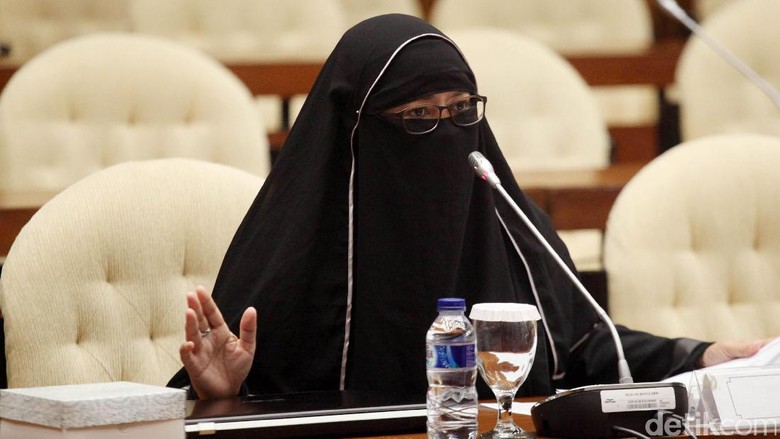 Bantah Yulianis, Elza: Saya Tak Pernah Bertemu Komisioner KPK Bantah Yulianis, Elza: Saya Tak Pernah Bertemu Komisioner KPK