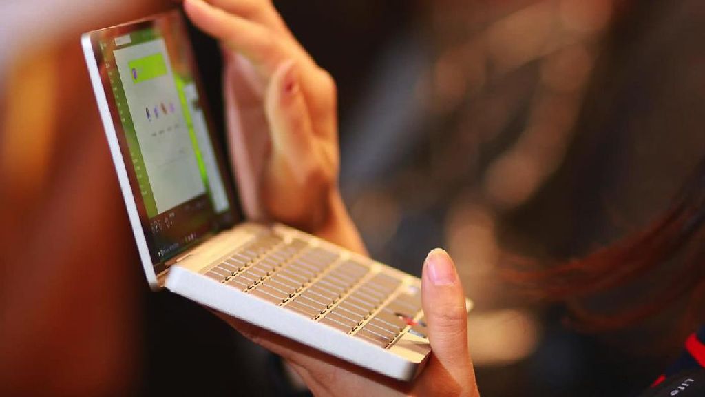 Beragam Gaya Laptop Terkecil di Dunia Beragam Gaya Laptop Terkecil di Dunia