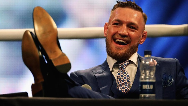 McGregor Santai Tanggapi Prediksi Bakal Mati Lawan Mayweather McGregor Santai Tanggapi Prediksi Bakal Mati Lawan Mayweather
