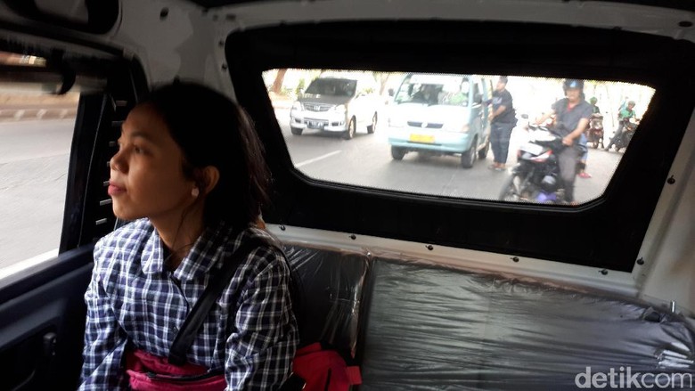Menjajal Naik Bajaj Qute Roda 4 Keliling Jakarta Menjajal Naik Bajaj Qute Roda 4 Keliling Jakarta