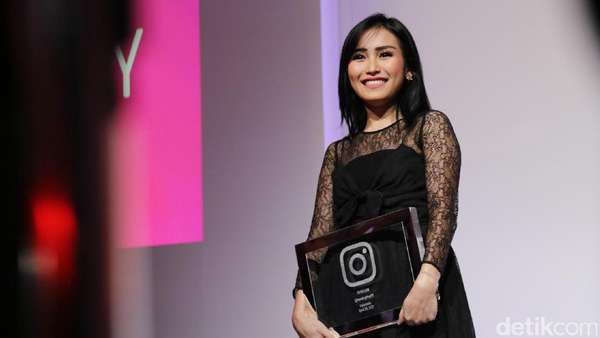 Ayu Ting Ting Soal Nikah Lagi, Sarita Pergoki Suami dengan Jennifer Dunn Ayu Ting Ting Soal Nikah Lagi, Sarita Pergoki Suami dengan Jennifer Dunn