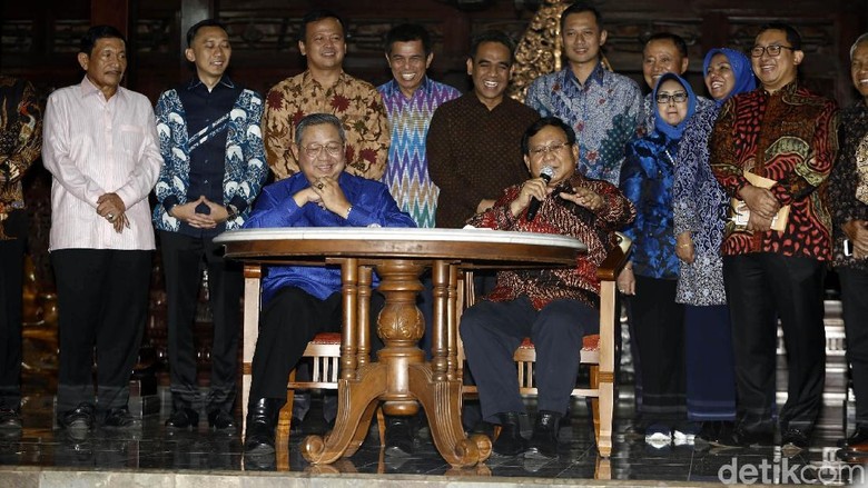 SBY-AHY di Antara Diplomasi Nasi Goreng dan Gudeg Bubur Lemu SBY-AHY di Antara Diplomasi Nasi Goreng dan Gudeg Bubur Lemu