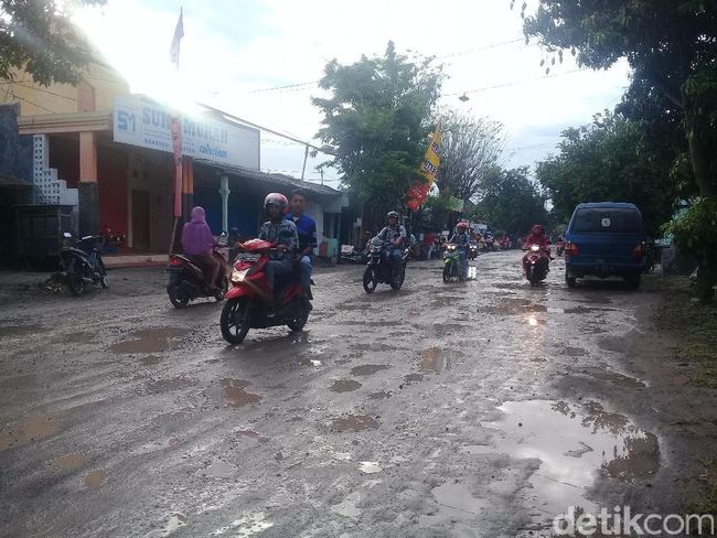 Detiknews Ngawi | jalan berlumpur di kawasan proyek tol kertosono ngawi solo Detiknews Ngawi | jalan berlumpur di kawasan proyek tol kertosono ngawi solo