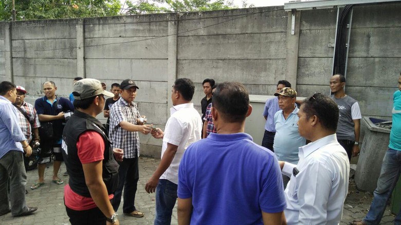 Polisi Tangkap 10 Orang yang Diduga Calo Imigrasi Tanjung Priok