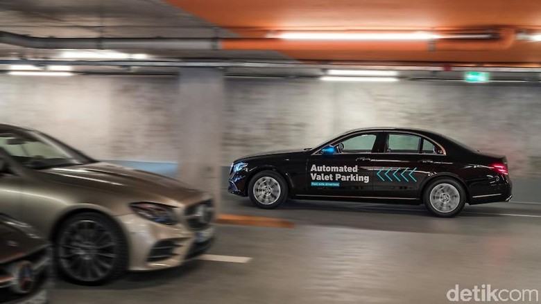 Canggih, Ada Parkir Valet Mobil Tanpa Sopir di Stuttgart Canggih, Ada Parkir Valet Mobil Tanpa Sopir di Stuttgart