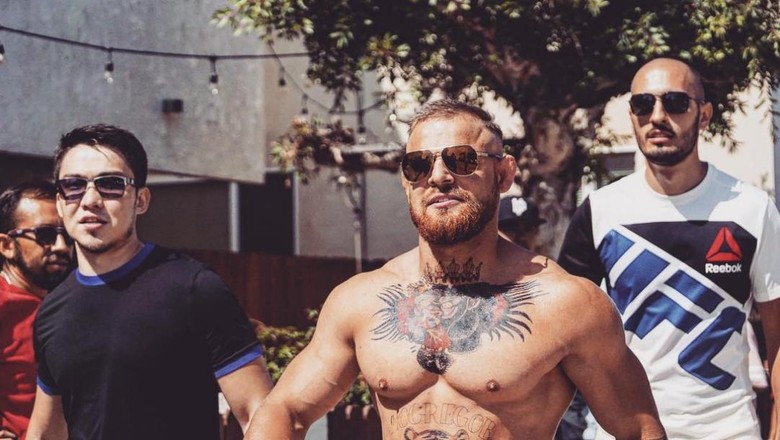 Ketika Conor McGregor Palsu Bikin Heboh Fans di LA Ketika Conor McGregor Palsu Bikin Heboh Fans di LA