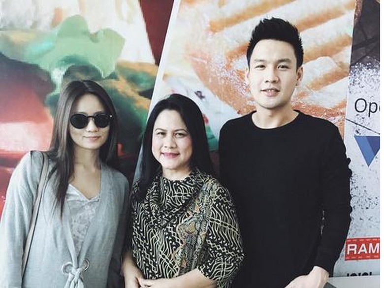 Saat Iriana Jokowi Minta Foto Bareng Stella Eks JKT48 Saat Iriana Jokowi Minta Foto Bareng Stella Eks JKT48