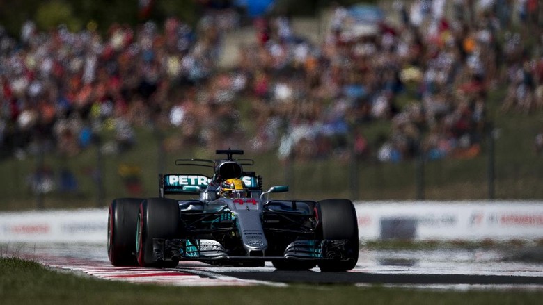 Hamilton Sempat Cemas Disalip Verstappen Hamilton Sempat Cemas Disalip Verstappen