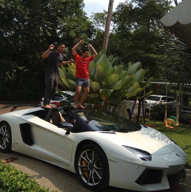 Raffi Ahmad Habiskan Puluhan Juta Rawat Mobil Mahalnya Raffi Ahmad Habiskan Puluhan Juta Rawat Mobil Mahalnya