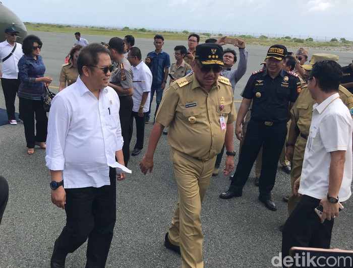 Kunjungan Menkominfo Rudiantara ke Miangas (Foto: detikINET/Adi Fida Rahman) Kunjungan Menkominfo Rudiantara ke Miangas (Foto: detikINET/Adi Fida Rahman)
