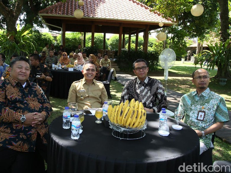 Bupati Anas Berbagi Ilmu dengan Bupati Bantaeng di Banyuwangi Bupati Anas Berbagi Ilmu dengan Bupati Bantaeng di Banyuwangi