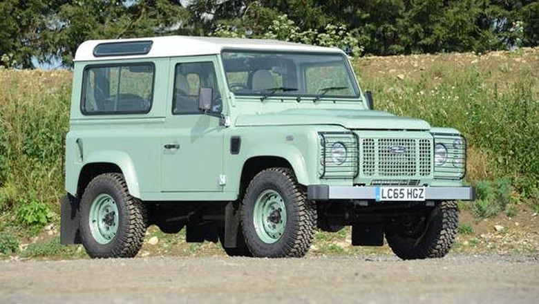 Land Rover Defender Mr. Bean Dilelang, Harganya Lebih Mahal Land Rover Defender Mr. Bean Dilelang, Harganya Lebih Mahal