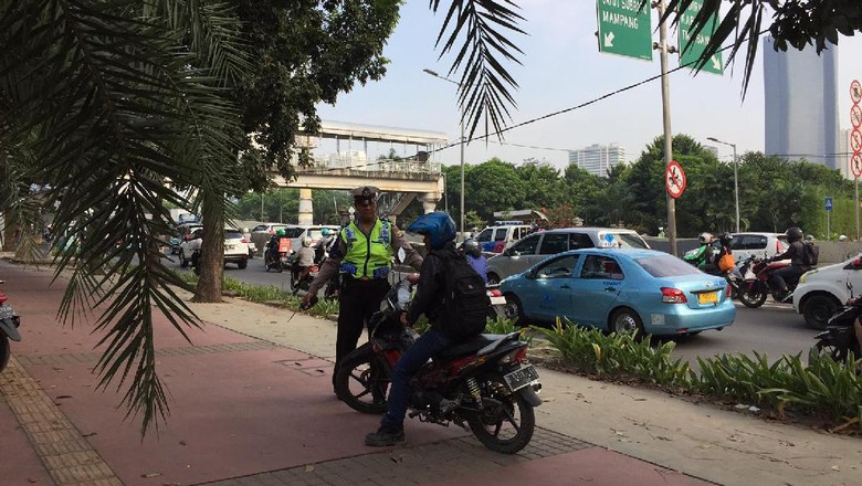 Target Jaktim: Tertibkan 31 Titik di Bulan Tertib Trotoar Target Jaktim: Tertibkan 31 Titik di Bulan Tertib Trotoar