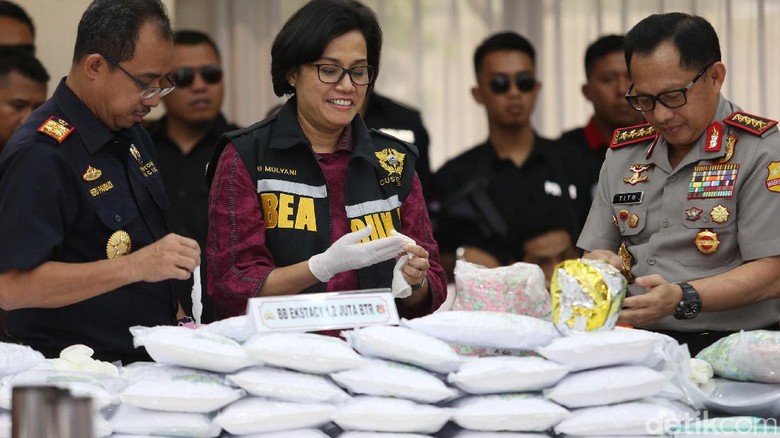 Kasus 1,2 Juta Pil Ekstasi, Kalapas Nusakambangan Dicopot Kasus 1,2 Juta Pil Ekstasi, Kalapas Nusakambangan Dicopot