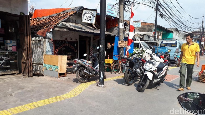 Bulan Tertib Trotoar, Masih Ada Parkir Liar di Blok G Tanah Abang Bulan Tertib Trotoar, Masih Ada Parkir Liar di Blok G Tanah Abang