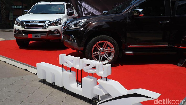 Perubahan di Isuzu mu-X, 16 Bagian Eksterior, 11 di Interior Perubahan di Isuzu mu-X, 16 Bagian Eksterior, 11 di Interior