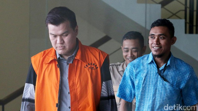 Ini Kode yang Dipakai Andi Narogong Saat akan Bagi-bagi Duit e-KTP Ini Kode yang Dipakai Andi Narogong Saat akan Bagi-bagi Duit e-KTP