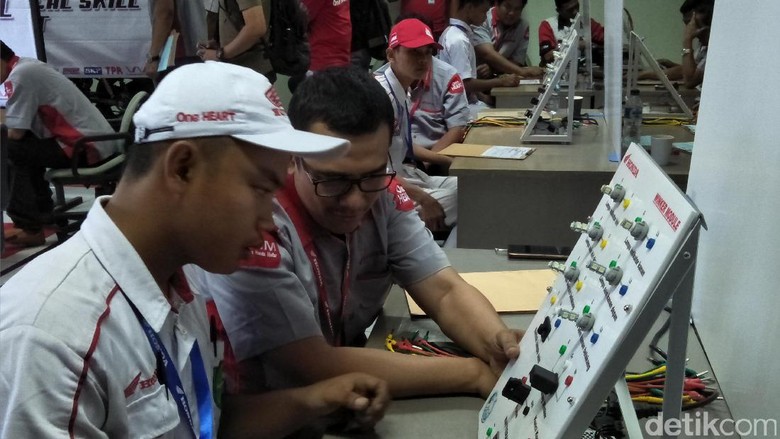 Honda Iming-imingi Beasiswa untuk Anak SMK Honda Iming-imingi Beasiswa untuk Anak SMK