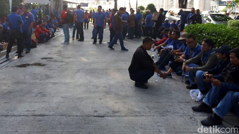 Pekerja JICT yang Mogok, Dipotong Gaji Hingga Tunda Naik Jabatan Pekerja JICT yang Mogok, Dipotong Gaji Hingga Tunda Naik Jabatan