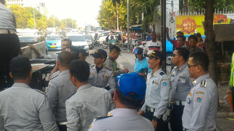 Bulan Tertib Trotoar, Dishub Jakpus Terus Tertibkan Parkir Liar Bulan Tertib Trotoar, Dishub Jakpus Terus Tertibkan Parkir Liar