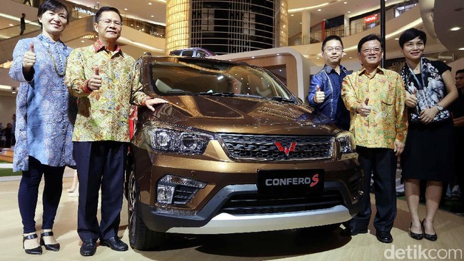 Persaingan Fitur di Low MPV dari Pabrikan Jepang dan China Persaingan Fitur di Low MPV dari Pabrikan Jepang dan China