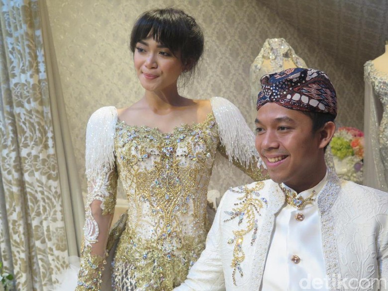 Baju Pengantin Sheza Idris Bertabur 6 Ribu Kristal Baju Pengantin Sheza Idris Bertabur 6 Ribu Kristal