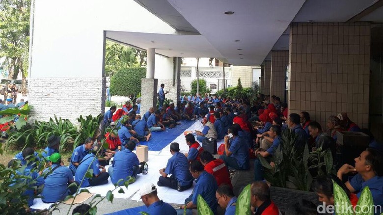 Menhub Minta Direksi JICT Segera Berunding dengan Pekerja Menhub Minta Direksi JICT Segera Berunding dengan Pekerja