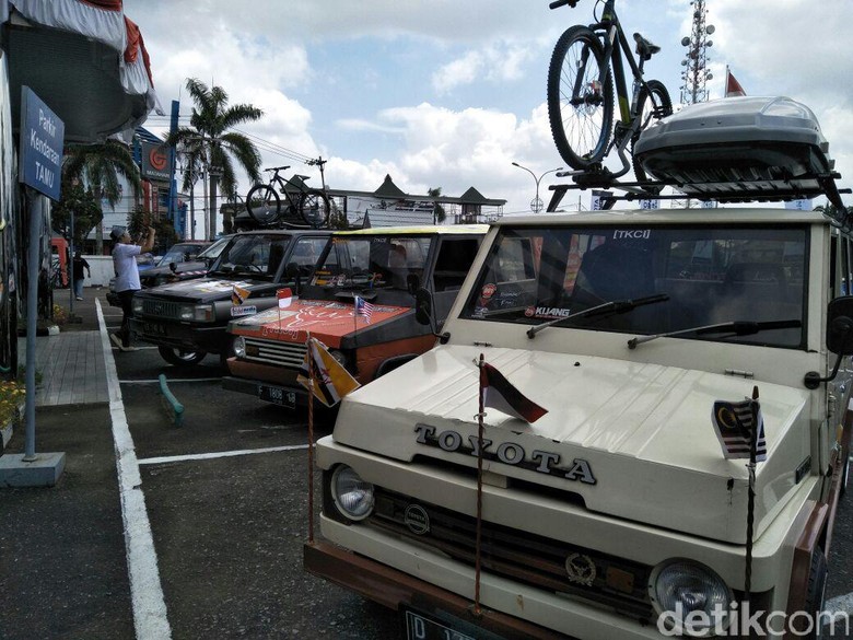 Orang Brunei Kaget Mobil Tua Toyota Kuat Touring 3 Negara Orang Brunei Kaget Mobil Tua Toyota Kuat Touring 3 Negara