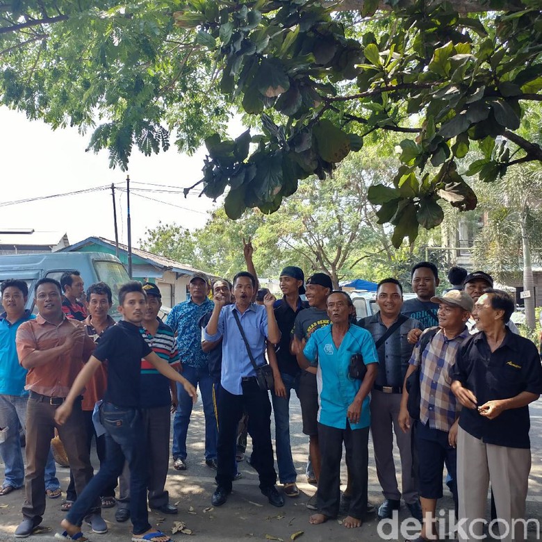 Curhatan Sopir Angkot di Cirebon yang Kini Sepi Penumpang Curhatan Sopir Angkot di Cirebon yang Kini Sepi Penumpang