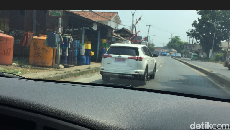 Toyota RAV4 Jalan-jalan di Bogor Toyota RAV4 Jalan-jalan di Bogor