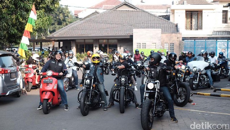 Artis dan Biker Harley Galang Dukungan untuk Tora Sudiro Artis dan Biker Harley Galang Dukungan untuk Tora Sudiro