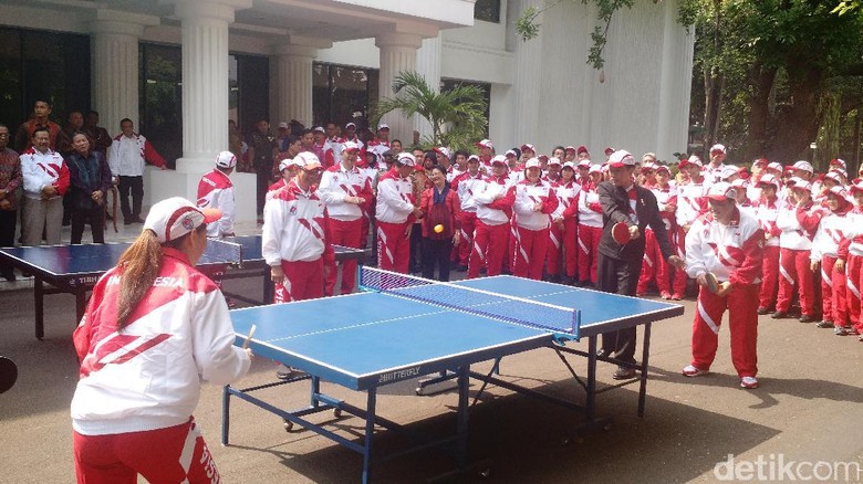 Ketika Susy Susanti Tanding Tenis Meja Vs Jokowi Ketika Susy Susanti Tanding Tenis Meja Vs Jokowi