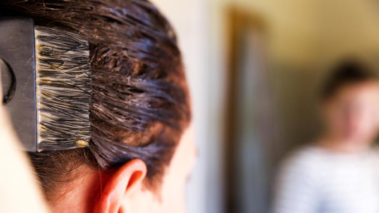 Ilustrasi mengecat rambut/ Foto: thinkstock Ilustrasi mengecat rambut/ Foto: thinkstock