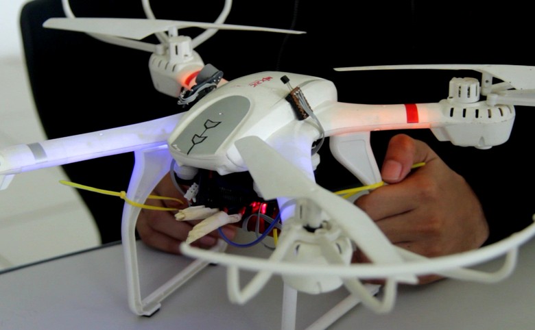 Mahasiswa di Aceh ini Sulap Drone Jadi Robot Pemantau Kebakaran Mahasiswa di Aceh ini Sulap Drone Jadi Robot Pemantau Kebakaran