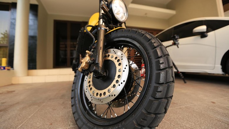 Revolusi Suzuki GSX1100G Menjadi Scrambler Velocista Revolusi Suzuki GSX1100G Menjadi Scrambler Velocista