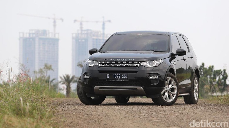 Menjajal Land Rover Discovery Sport di Lintasan Offroad Menjajal Land Rover Discovery Sport di Lintasan Offroad