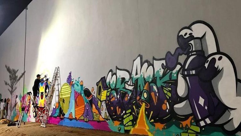 Empat Seniman Jakarta dan Bandung Bikin Mural di RPTRA Kalijodo Empat Seniman Jakarta dan Bandung Bikin Mural di RPTRA Kalijodo