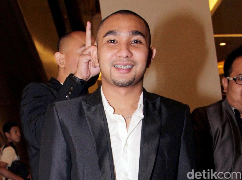 Pengacara Sebut Enji eks Ayu Ting Ting akan Datang ke Sidang Cerai Pengacara Sebut Enji eks Ayu Ting Ting akan Datang ke Sidang Cerai